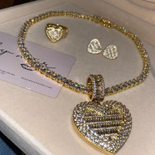 Load image into Gallery viewer, Diamond earrings , diamond heart earrings , platinum earrings